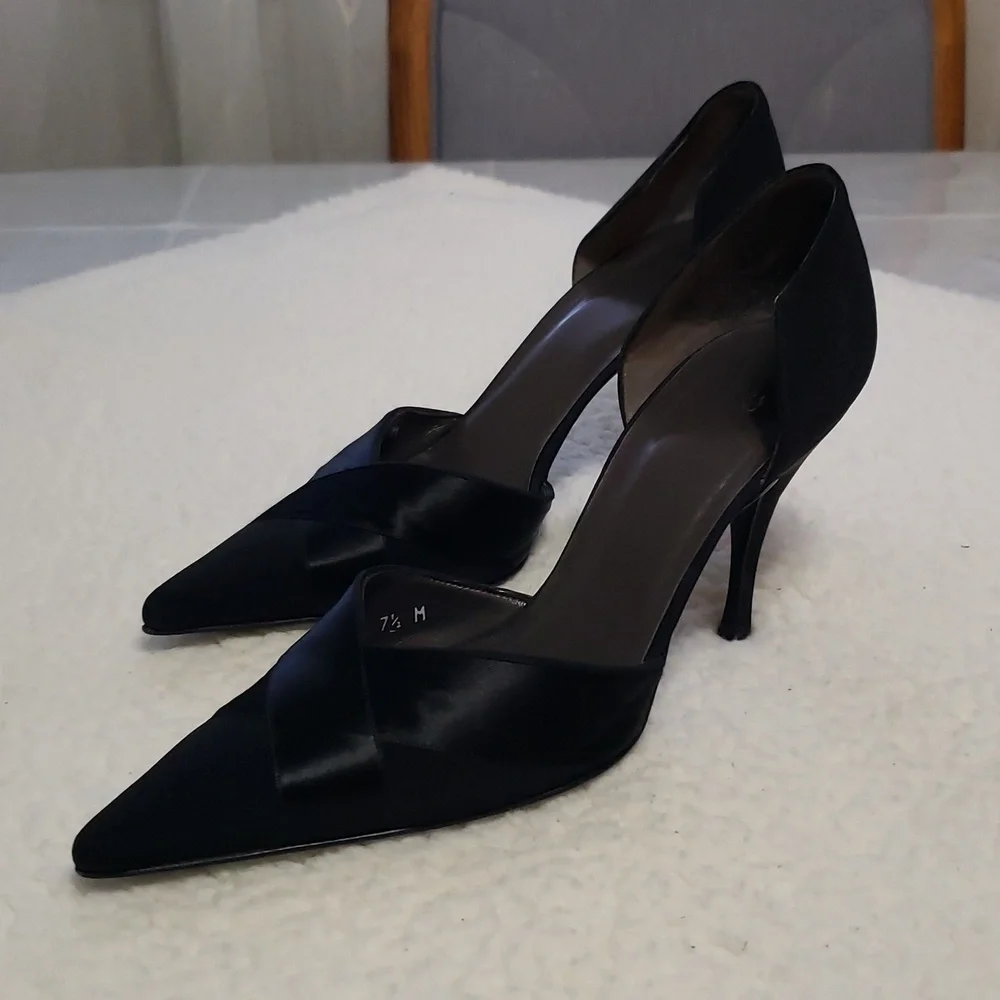 VERA Wang by Stuart Weitzman Black Satin Pointed Toe Pump Color Black, Size 7.5M